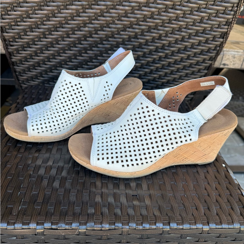 Women's Rockport White Wedge Sandals size 8 EUC